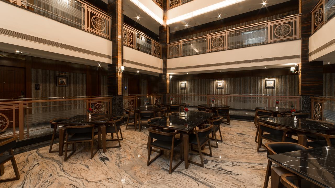 Costa Riviera Hotel Varanasi Ngoại thất bức ảnh